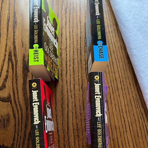 The Scam, The Job, The Chase, The Heist (bundle) Janet Evanovich, Lee Goldberg - Picture 2 of 9